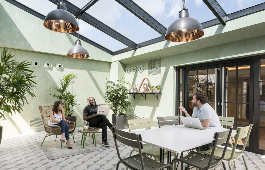bureaux de startups : airbnb paris jardin d'hiver