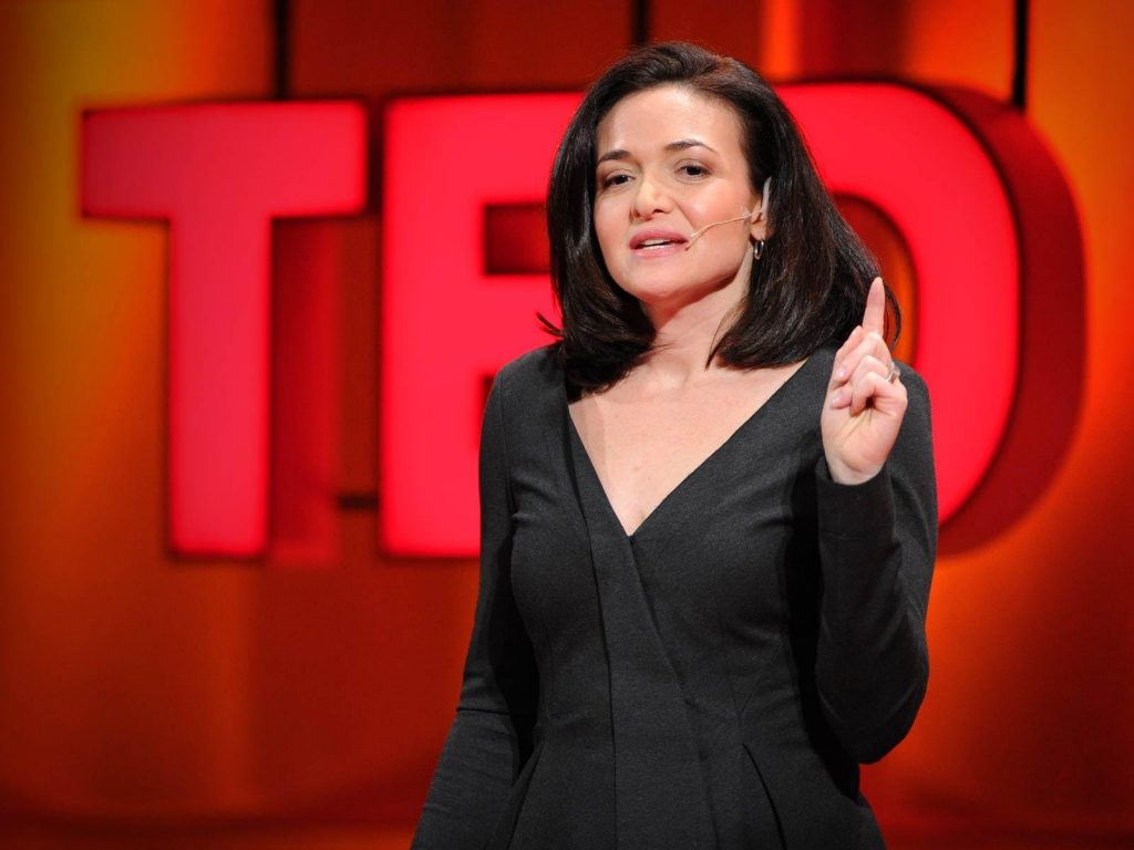Sheryl Sandberg parle des femmes dirigeantes